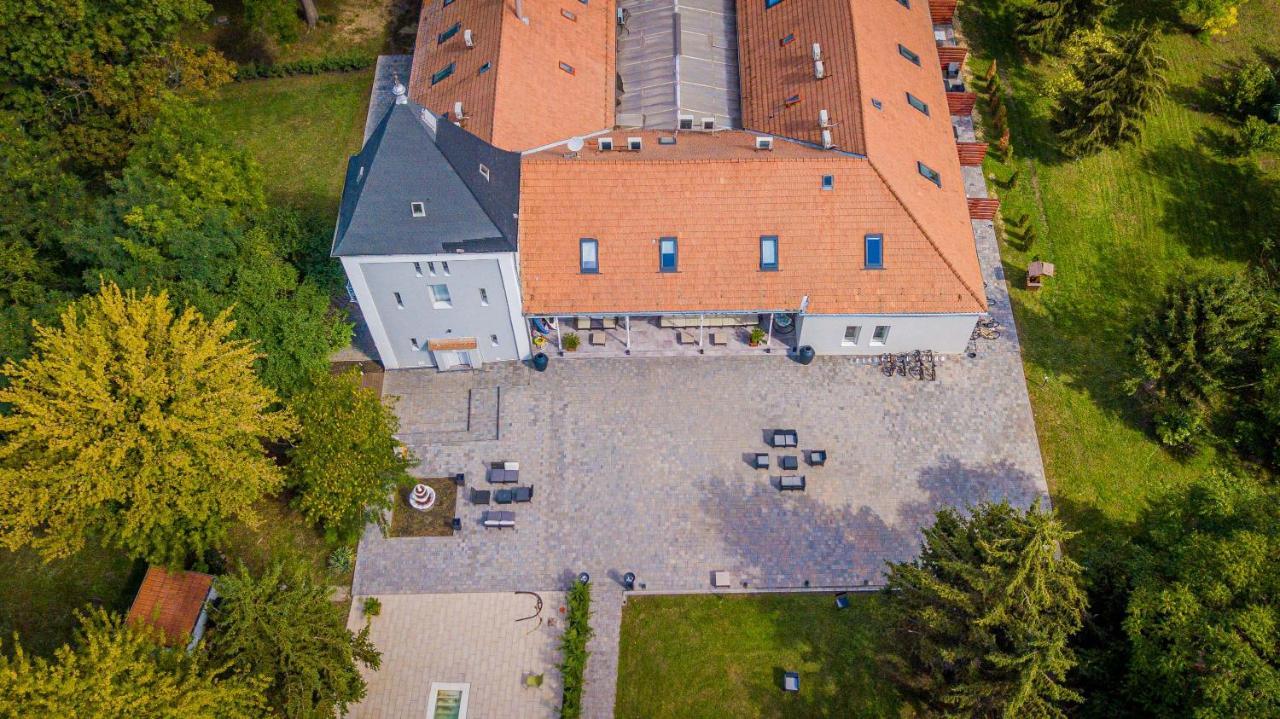 Herczeg Udvarhaz Poroszló Eksteriør billede